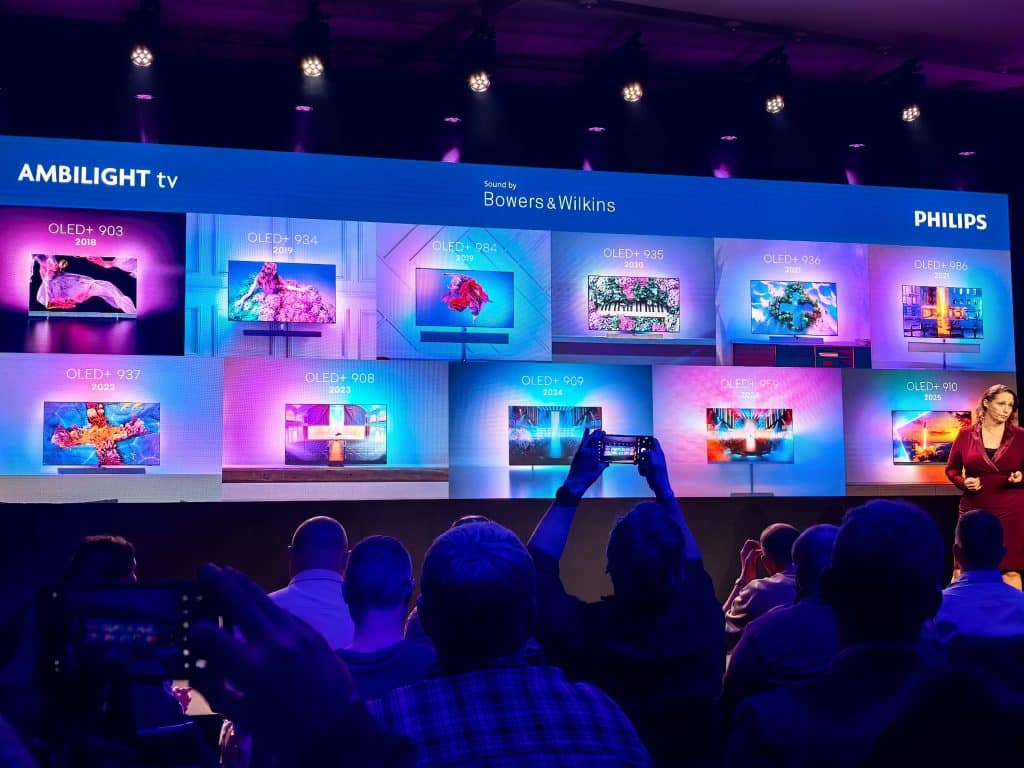 Philips прави телевизията отново вълшебна: Ambilight, AI и революция в Titan OS – видяхме всичко отблизо в Барселона