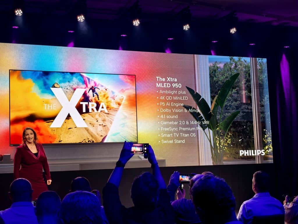 Philips прави телевизията отново вълшебна: Ambilight, AI и революция в Titan OS – видяхме всичко отблизо в Барселона