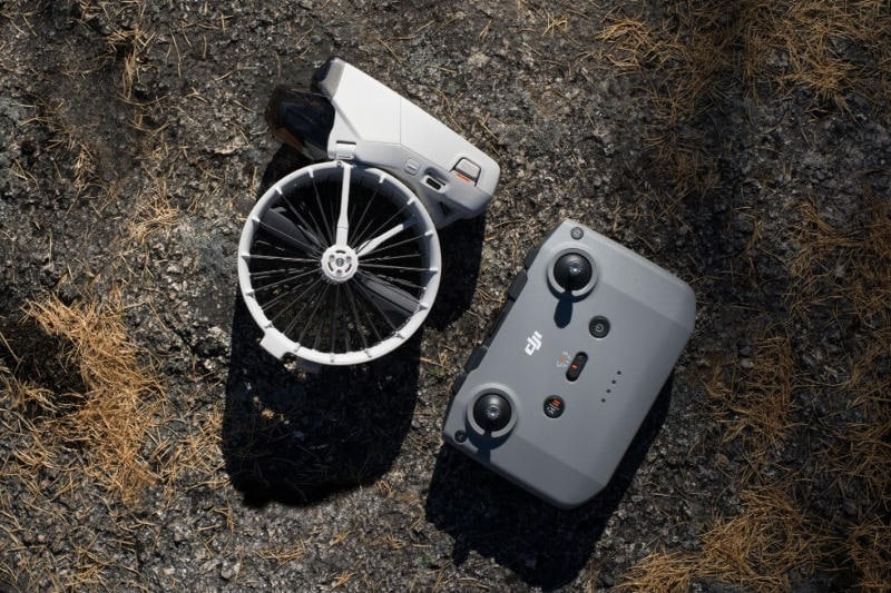 DJI представи компактния сгъваем дрон Flip с вградена защита на витлата на цена от 9