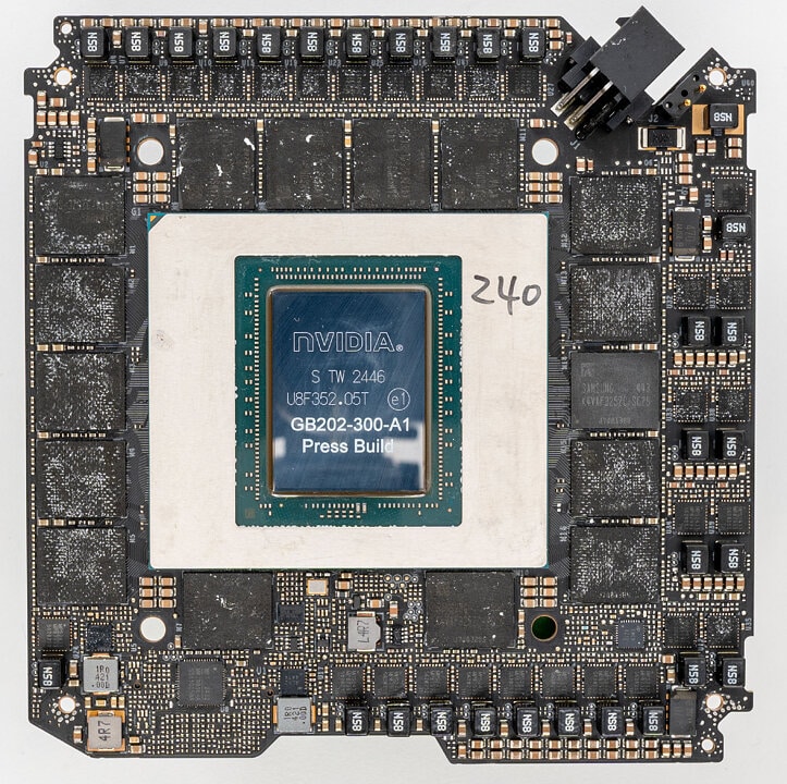 Излязоха първите ревюта за GeForce RTX 5090 – най-накрая високо FPS при 4K, но ще трябва да се охарчите доста