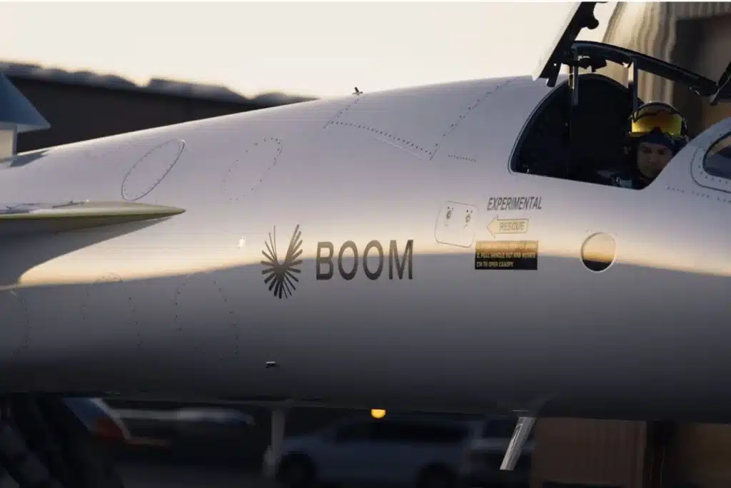 Прототипът на свръхзвуковия самолет Boom Supersonic XB-1 за първи път достигна границата на свръхзвуковата скорост