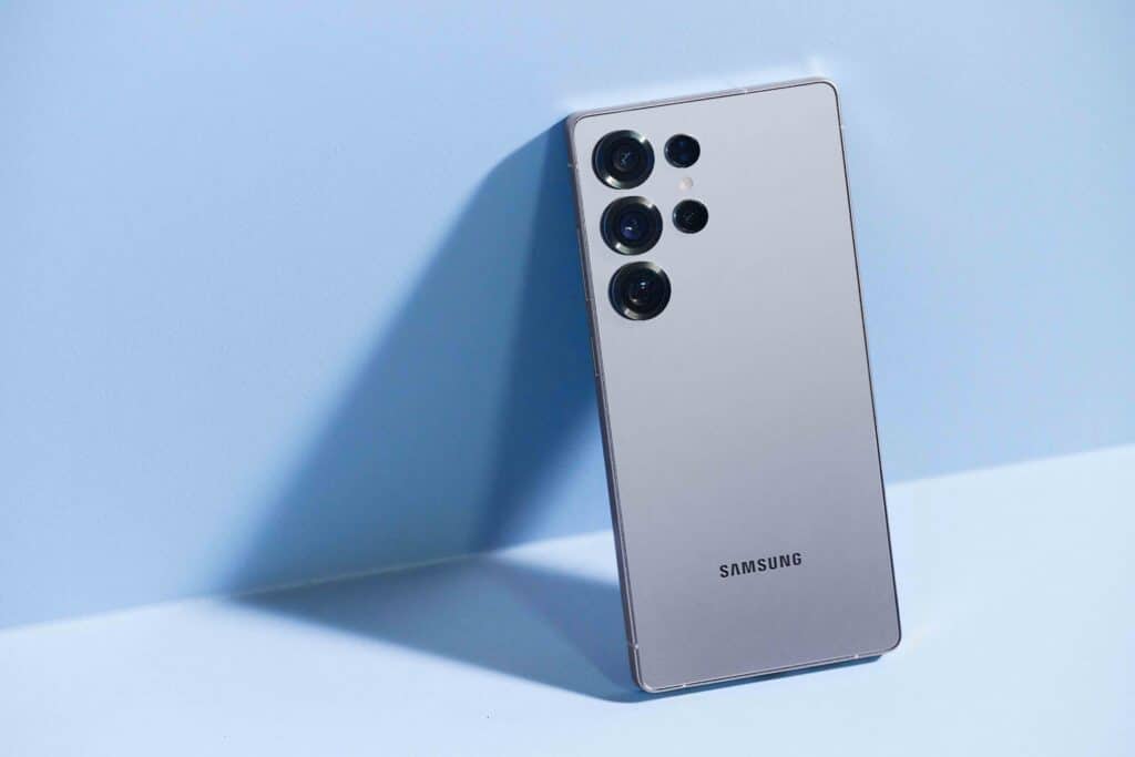 Samsung Galaxy S25 Ultra– смартфонът, който не просто помага, а разбира