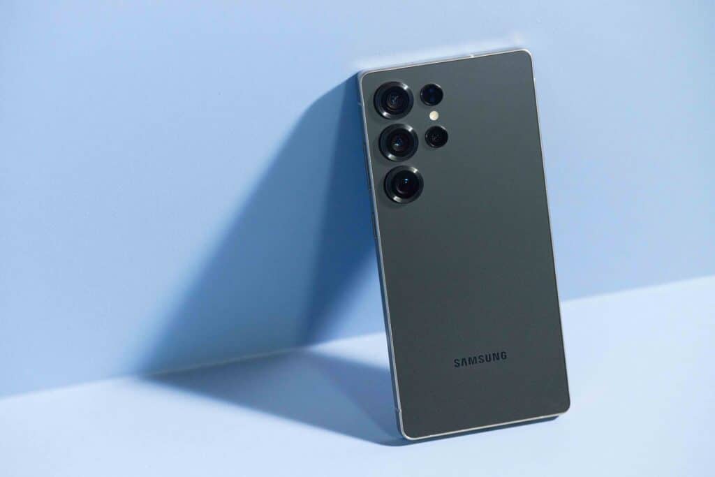 Samsung Galaxy S25 Ultra– смартфонът, който не просто помага, а разбира