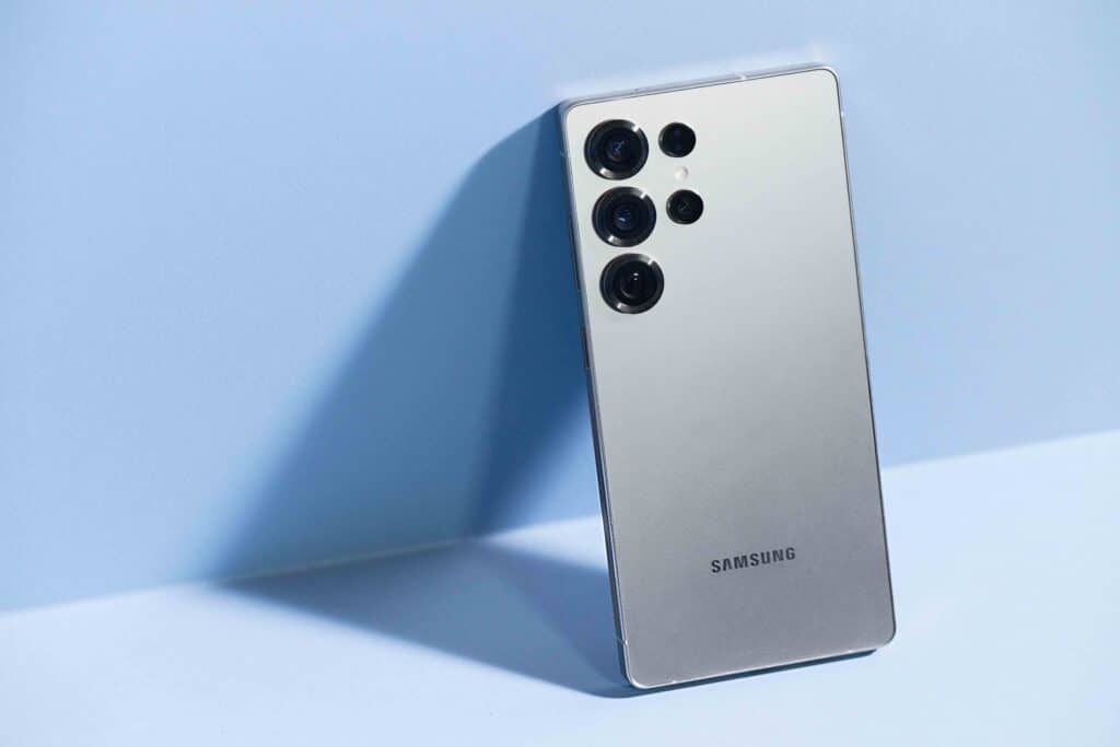 Samsung Galaxy S25 Ultra– смартфонът, който не просто помага, а разбира