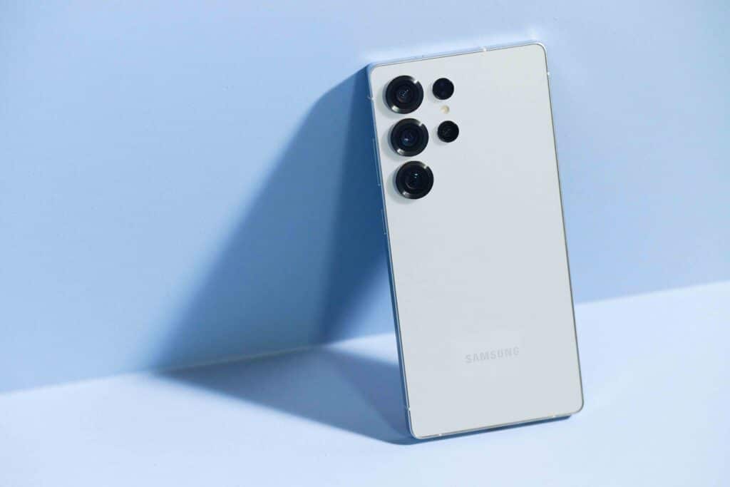 Samsung Galaxy S25 Ultra– смартфонът, който не просто помага, а разбира