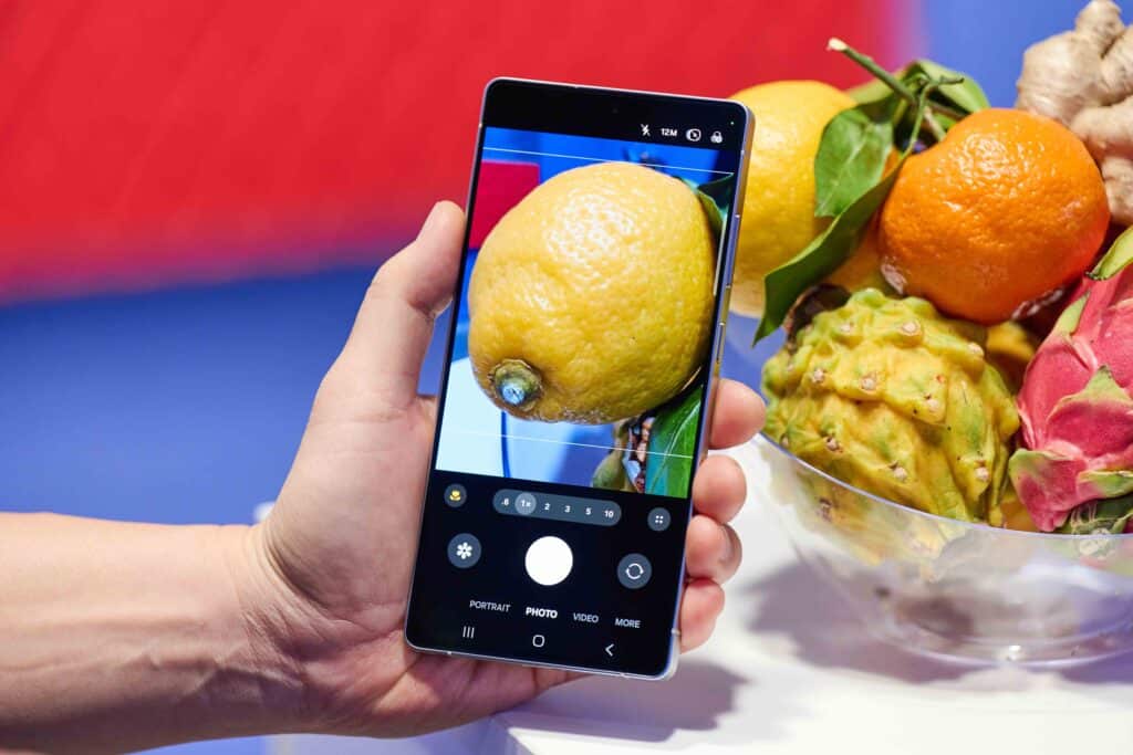 Samsung Galaxy S25 Ultra– смартфонът, който не просто помага, а разбира