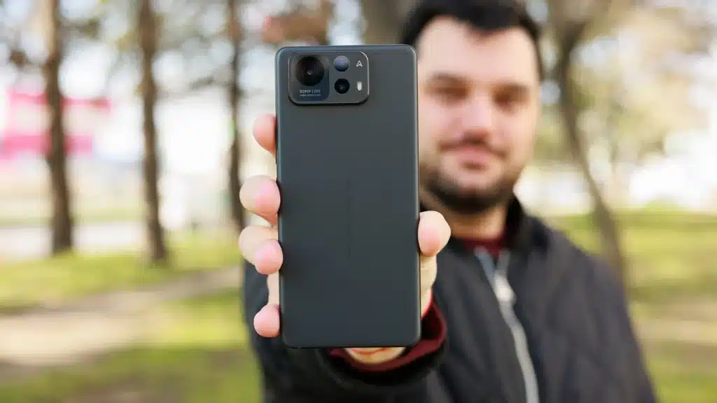 Представиха интересния ASUS Zenfone 12 Ultra: флагмански смартфон от рециклирани материали