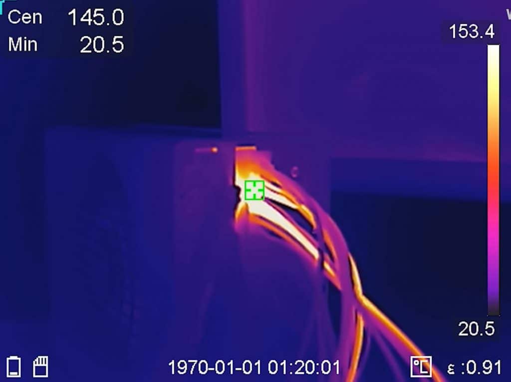 Установено е, че GeForce RTX 5090 загрява захранващите кабели до 150°C за минути