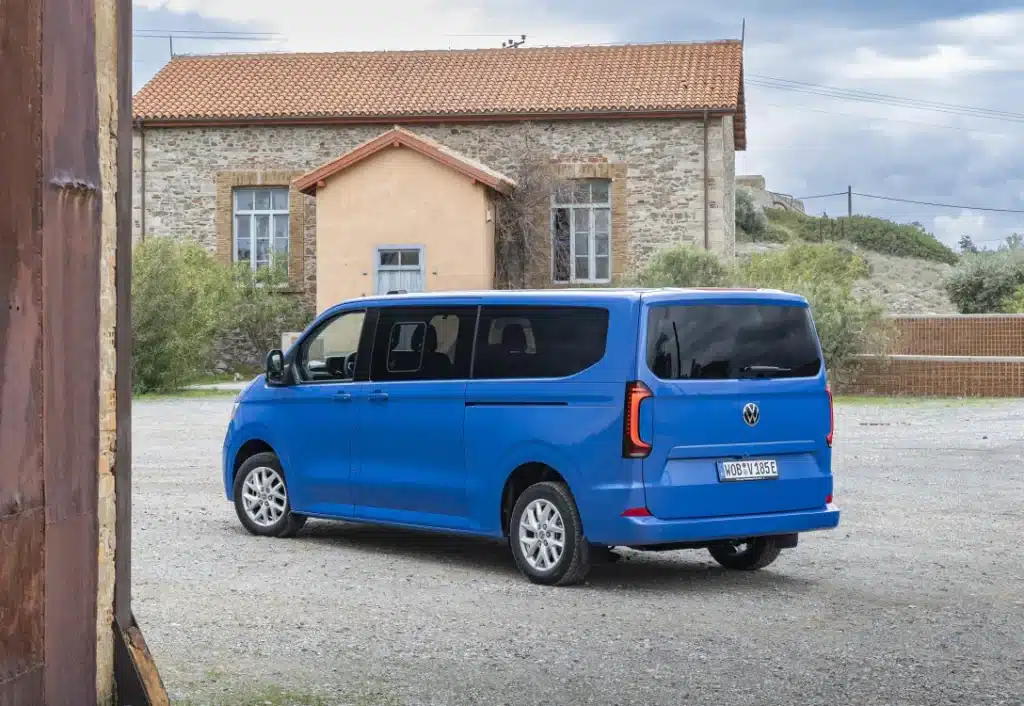 Дизел, хибрид или електричество: новият Volkswagen Transporter излиза на пазара (снимки)