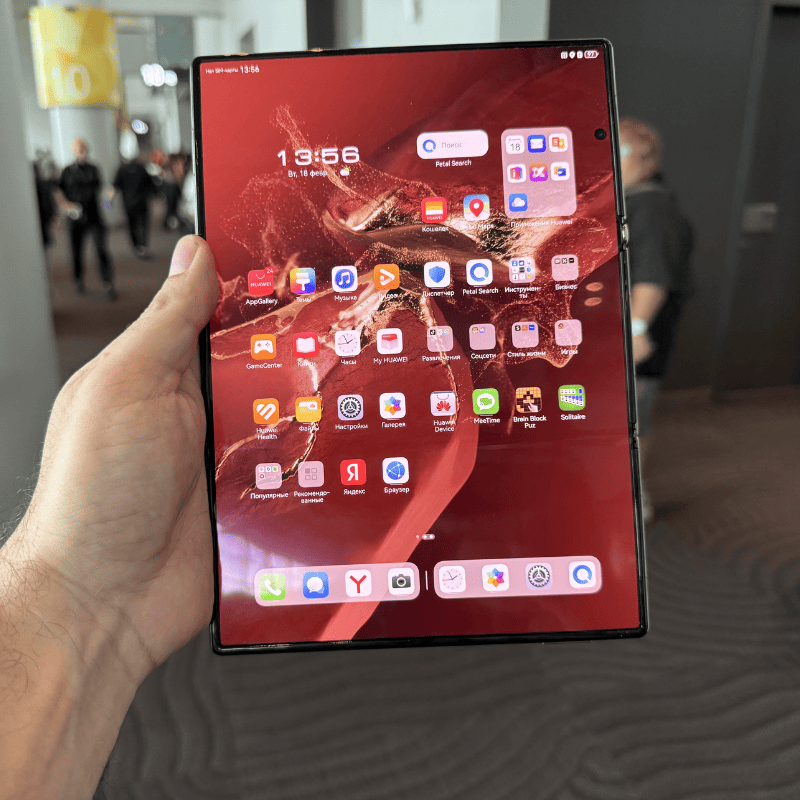 Състоя се глобалната премиера на Huawei Mate XT: уникален троен смартфон