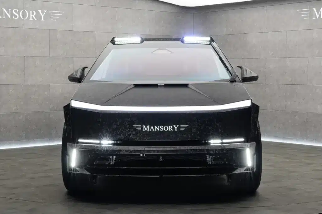 Електрическият пикап Tesla Cybertruck получи нова екстравагантна версия (снимки)