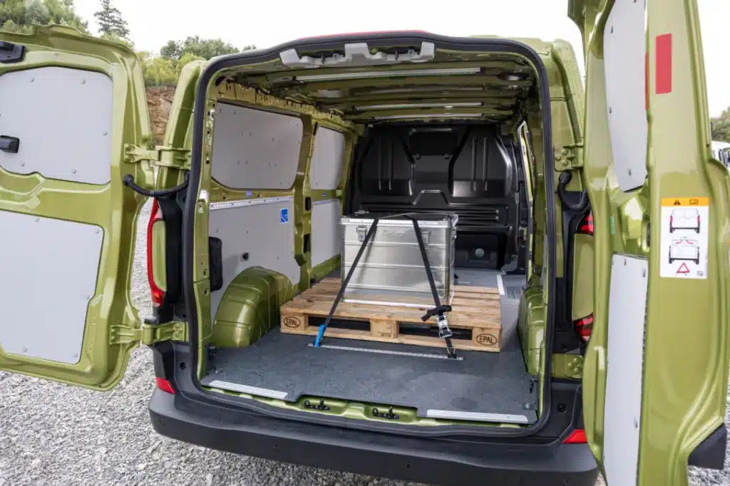 Дизел, хибрид или електричество: новият Volkswagen Transporter излиза на пазара (снимки)