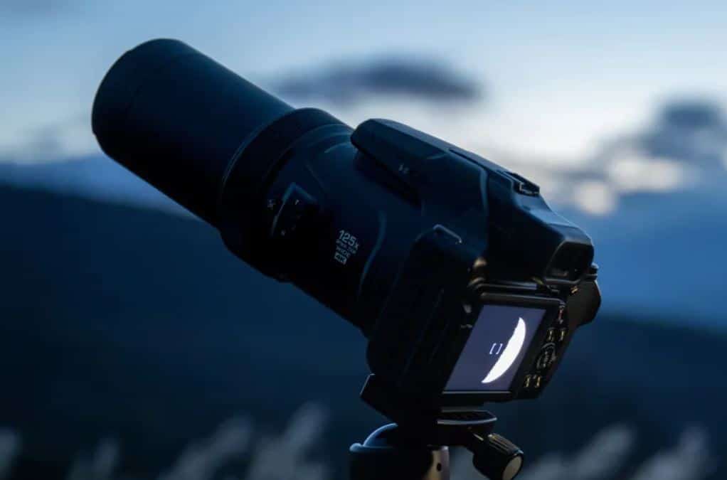 Nikon представи фотоапарата Coolpix P1100 със 125x оптично увеличение