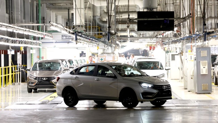 Lada Iskra – новата руска гордост или ребрандирана Dacia Logan?