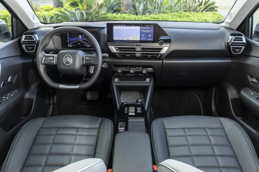 Citroën C4 Hybrid 2025 – Французинът с характер, който обича да пътешества