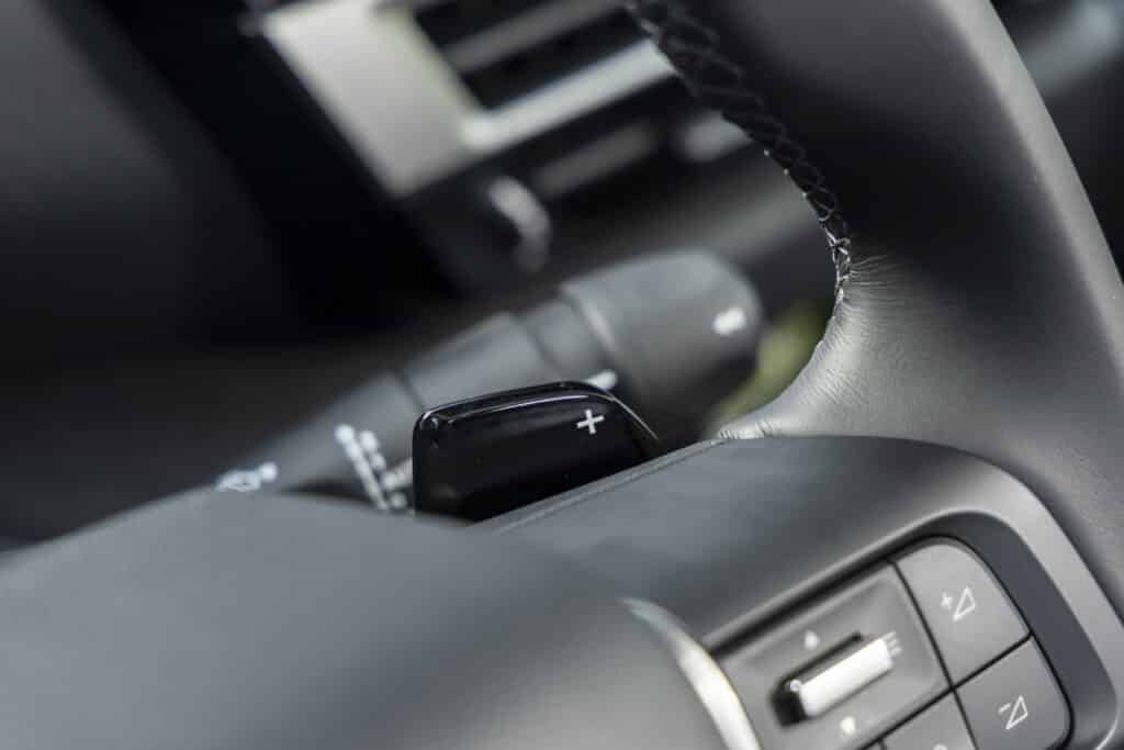 Citroën C4 Hybrid 2025 – Французинът с характер, който обича да пътешества