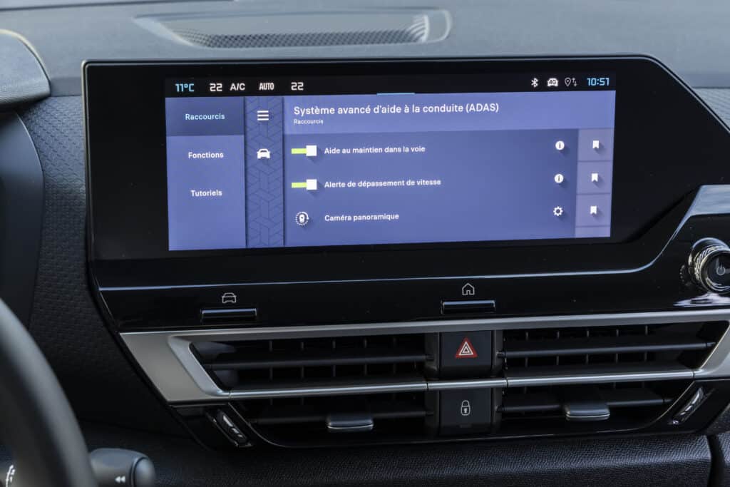 Citroën C4 Hybrid 2025 – Французинът с характер, който обича да пътешества
