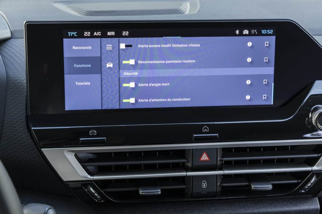 Citroën C4 Hybrid 2025 – Французинът с характер, който обича да пътешества