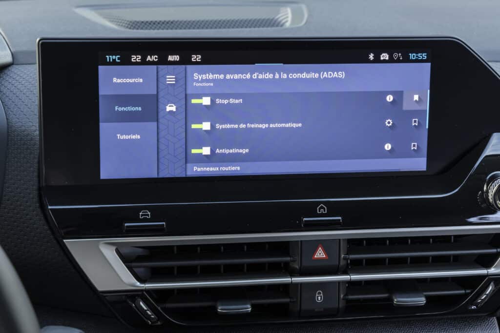 Citroën C4 Hybrid 2025 – Французинът с характер, който обича да пътешества