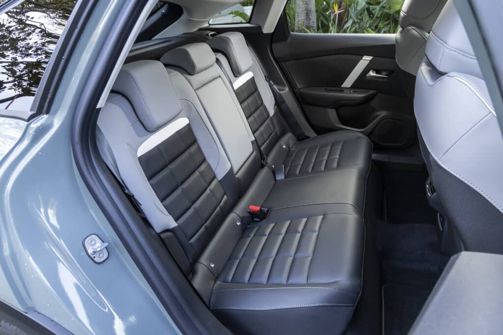 Citroën C4 Hybrid 2025 – Французинът с характер, който обича да пътешества