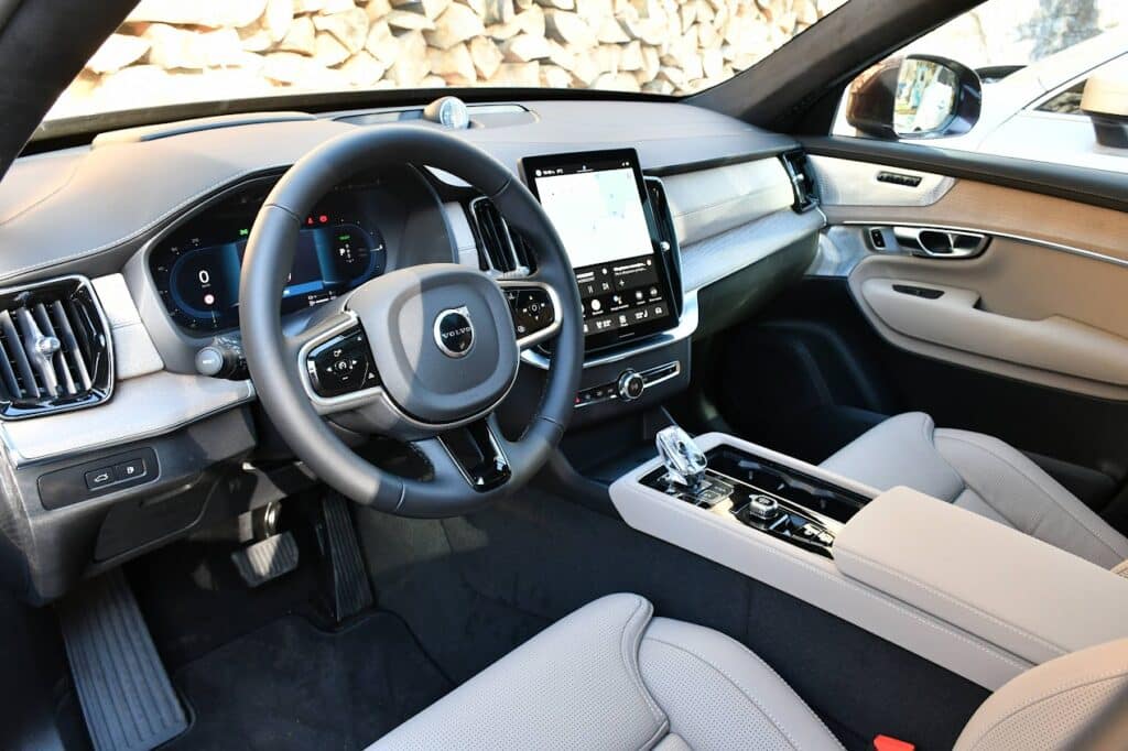 Новият Volvo XC90: Тестдрайв, който започна с комфорт и завърши с усмивка