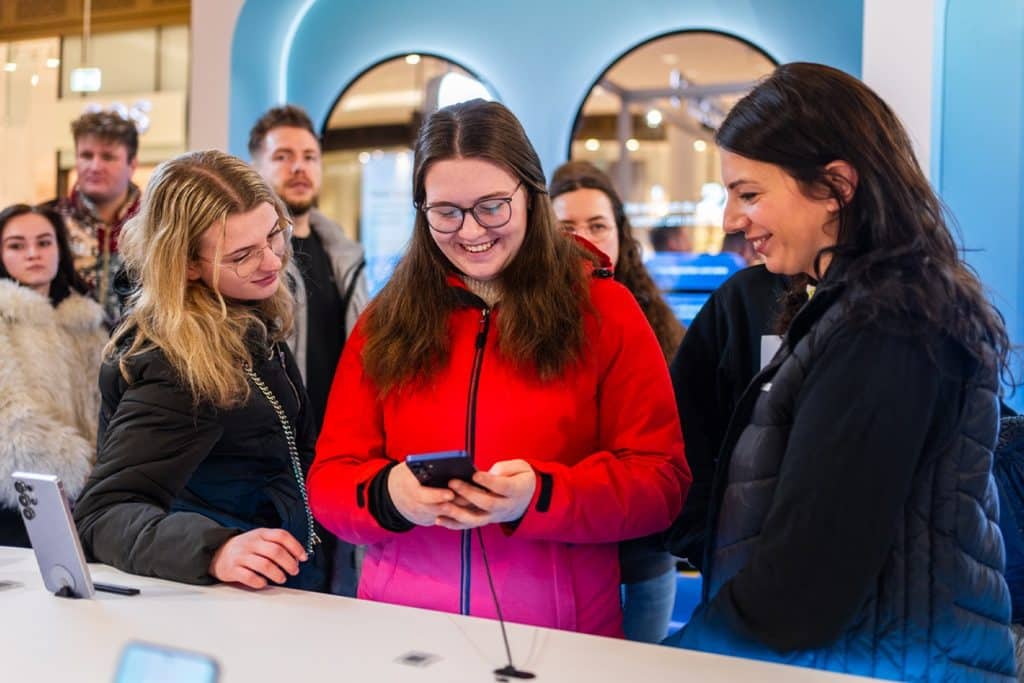 Стартират официалните продажби на серията Samsung Galaxy S25