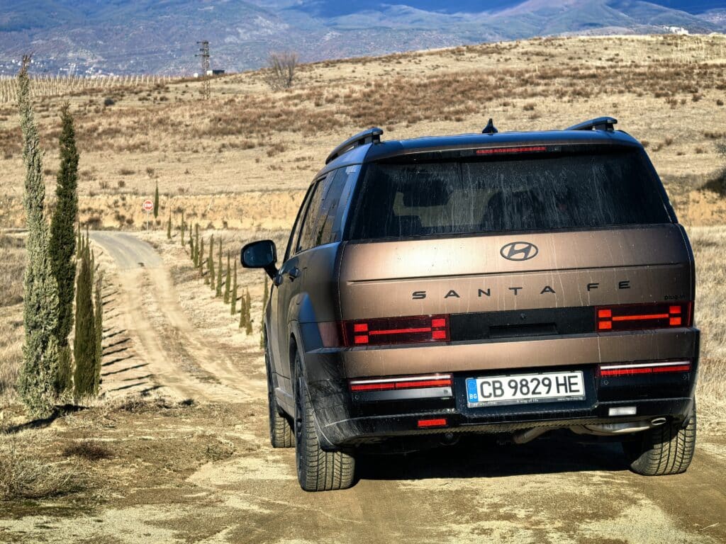 Hyundai Santa Fe: Крал на магистралата, господар на технологиите
