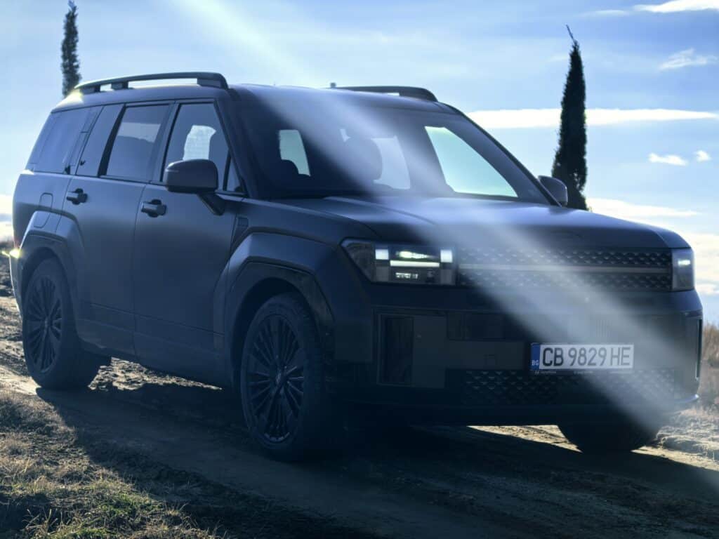 Hyundai Santa Fe: Крал на магистралата, господар на технологиите
