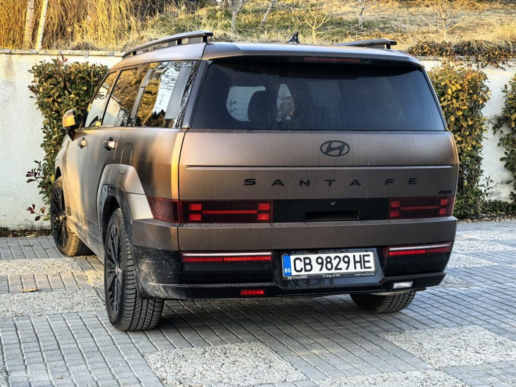 Hyundai Santa Fe: Крал на магистралата, господар на технологиите