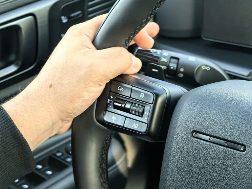 Hyundai Santa Fe: Крал на магистралата, господар на технологиите
