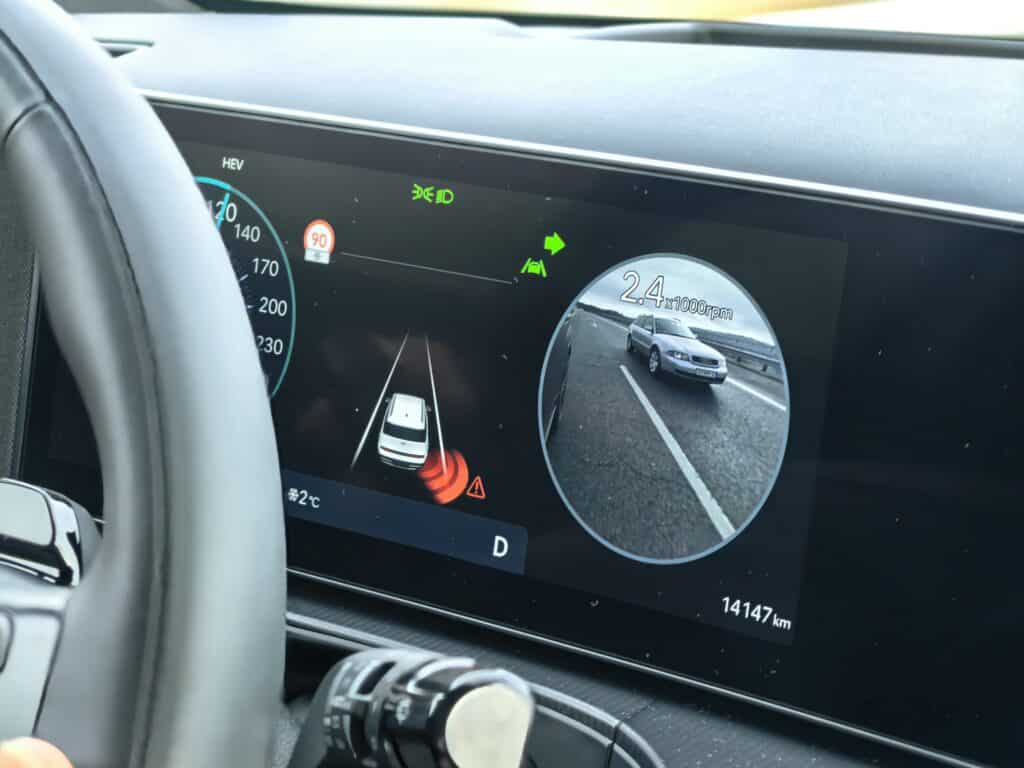 Hyundai Santa Fe: Крал на магистралата, господар на технологиите