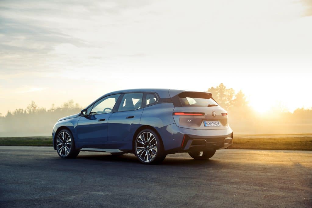 Новото BMW iX: Повече мощност, по-голям пробег и усъвършенстван дизайн