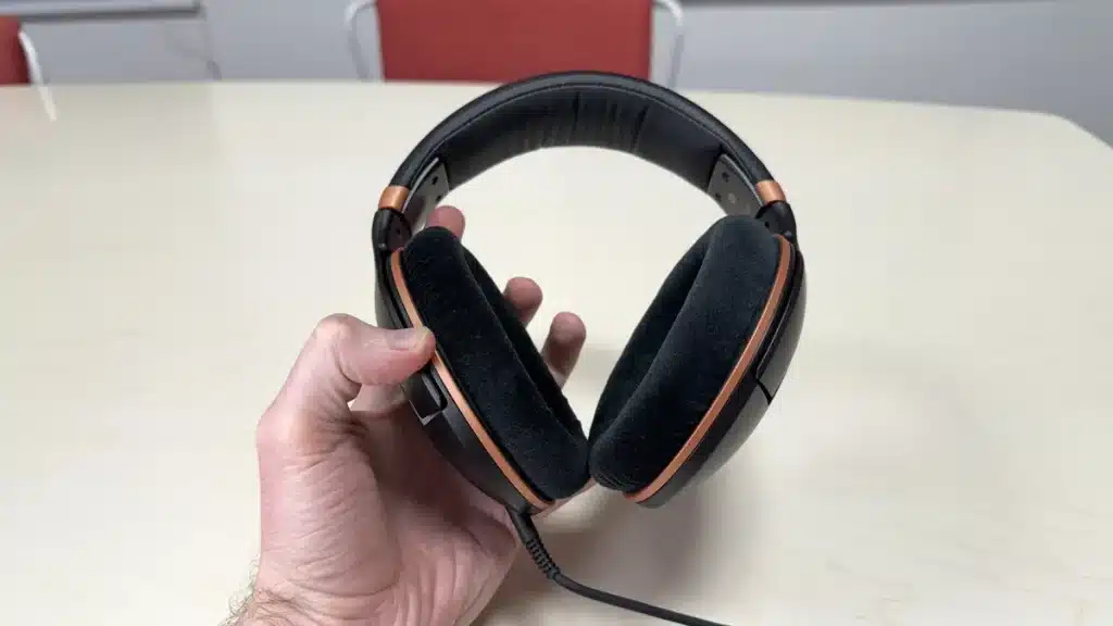 Sennheiser представи кабелните слушалки HD 505 на цена от 0