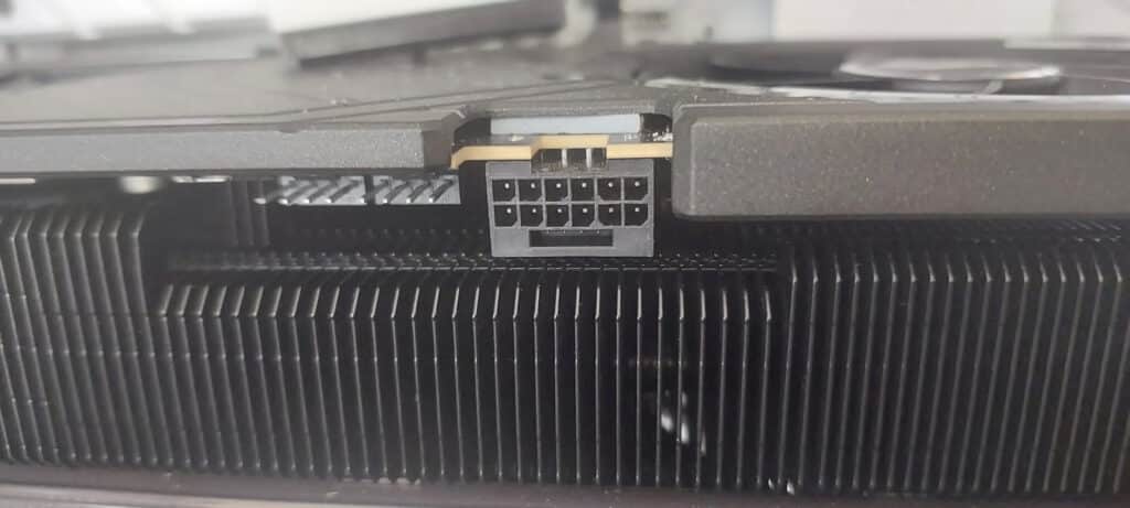 Проблемът със стопените захранващи конектори застигна и GeForce RTX 5080