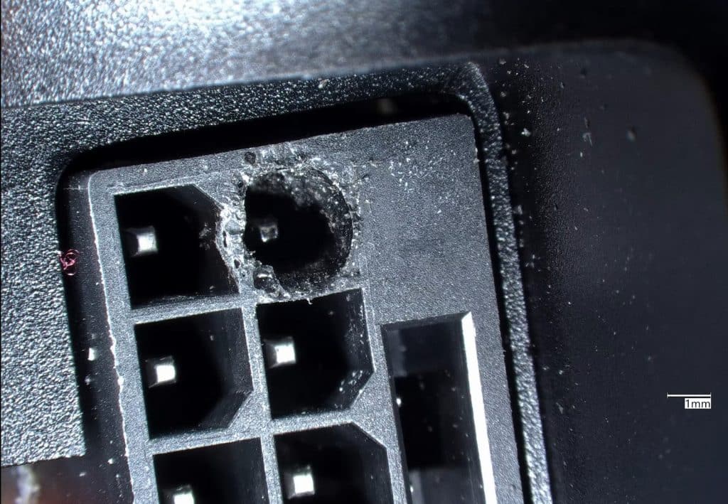 Установено е, че GeForce RTX 5090 загрява захранващите кабели до 150°C за минути