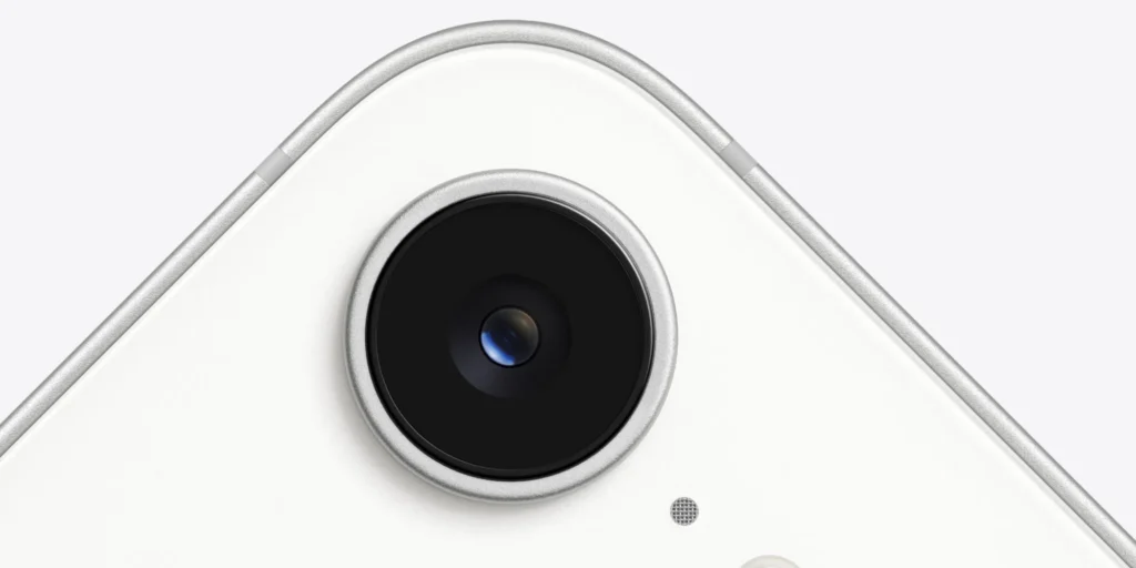 Първите ревюта на iPhone 16e: Прост „айфон“ за непретенциозните