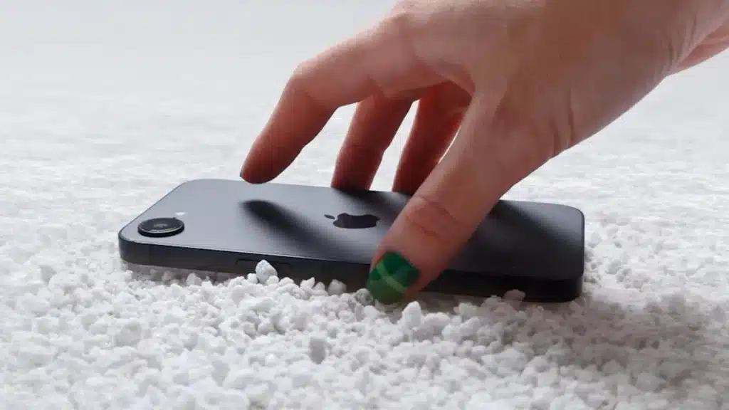 Сравнение на характеристиките на iPhone 16e и iPhone 16