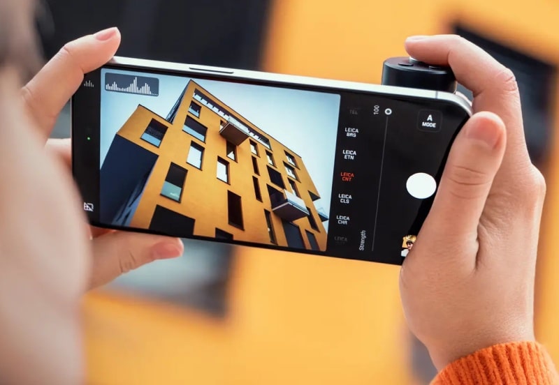 Leica представи ръкохваткa, която само срещу €300 ще превърне вашият iPhone във фотоапарат