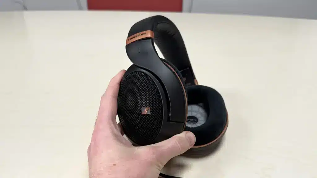 Sennheiser представи кабелните слушалки HD 505 на цена от 0