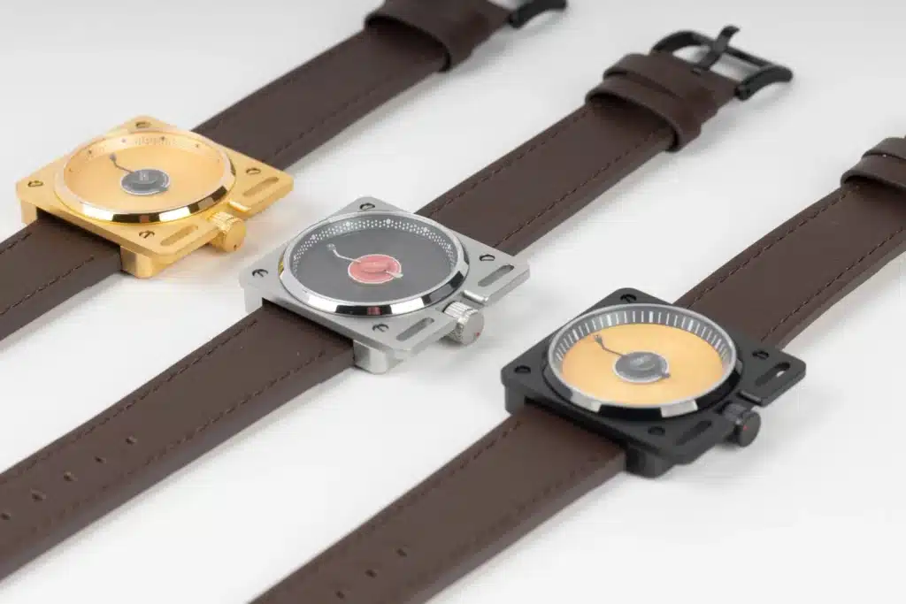 Vinyl Record Automatic Watch: интересен часовник с формата на мини винилов грамофон