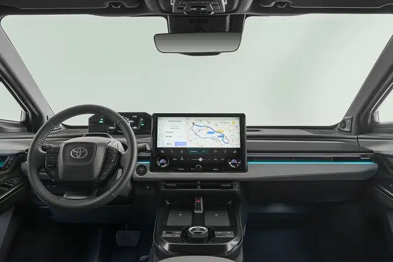 Toyota представи електрическата версия на кросоувъра CH-R Plus, като същевременно капацитетът на батерията на модела bZ4X е увеличен
