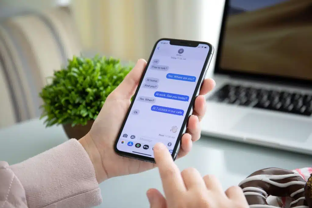 Двоен удар: Защо е полезно да носите iPhone и Android телефон