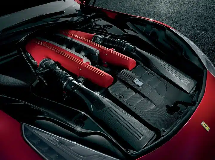 Ferrari създаде невероятен V12 двигател с овални бутала за мощни автомобили