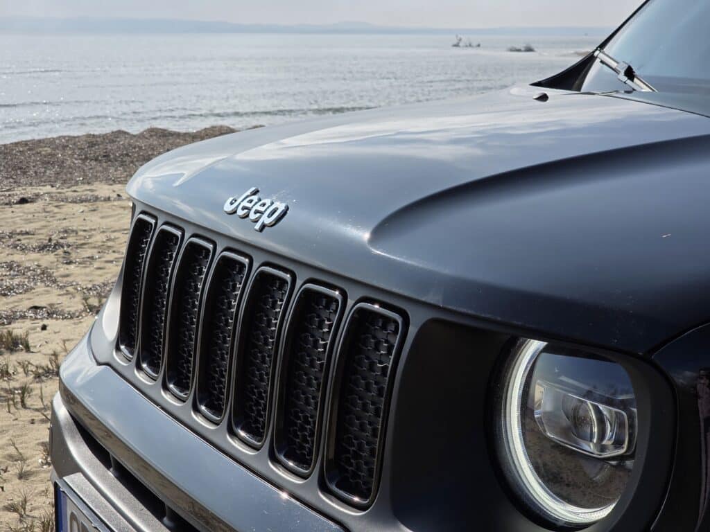 Jeep Renegade 4xe PHEV – Малък, но корав: Истински офроудър или градски хибрид?