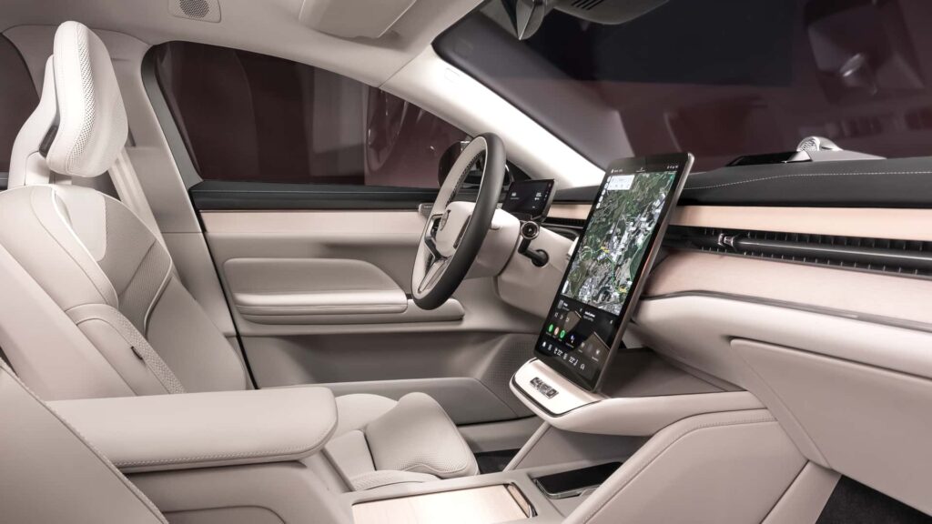 Новото Volvo ES90 – изцяло електрически седан с пробег от 700 километра