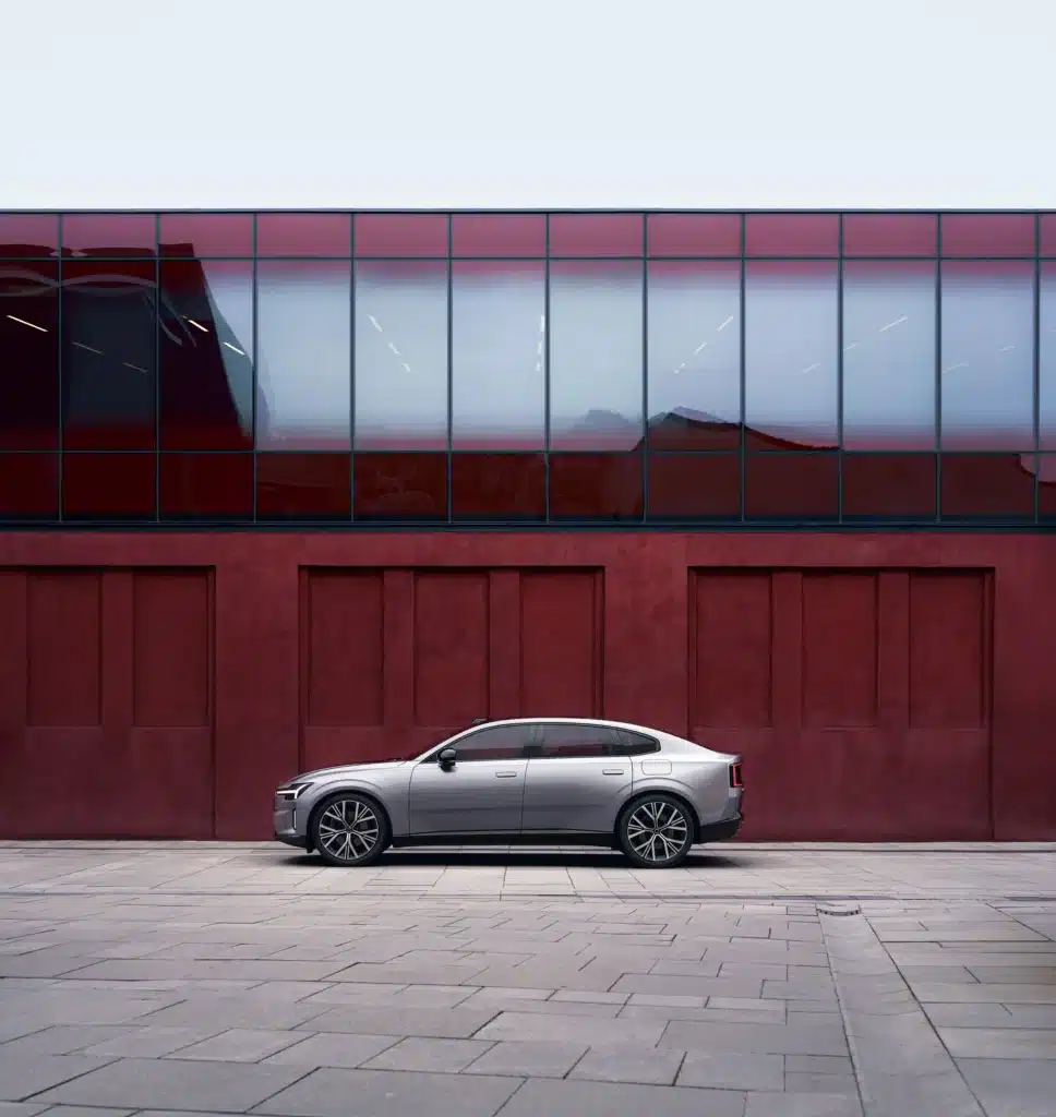 Новото Volvo ES90 – изцяло електрически седан с пробег от 700 километра