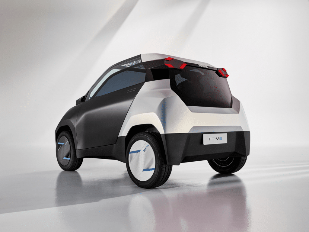 Toyota представи ултракомпактния двуместен електромобил FT-Me, който може да се кара без книжка