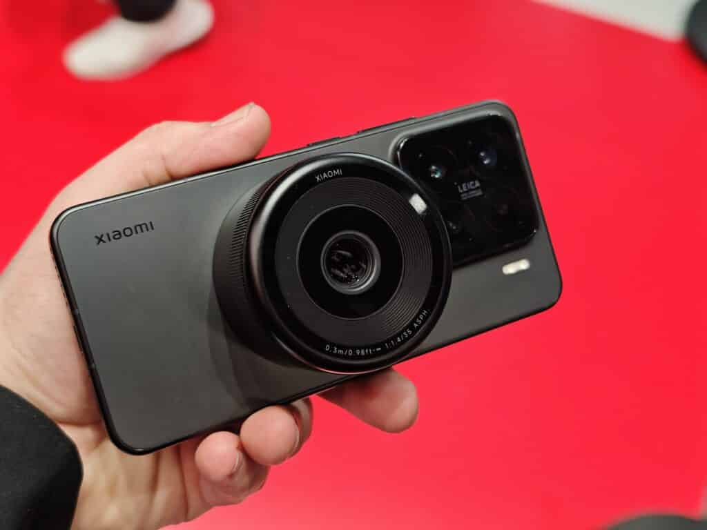 Xiaomi представи амбициозна концепция за модулен телефон с приставка за обектив – и изненада всички на MWC 2025