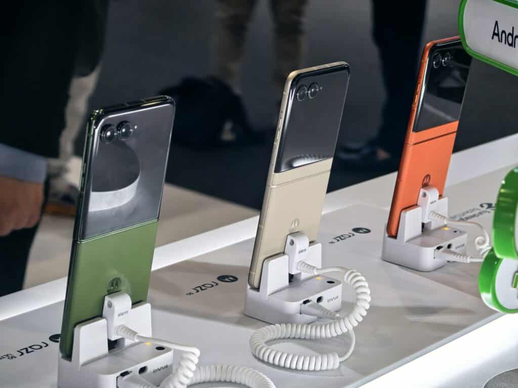 Motorola на MWC 2025: Как AI, умни тракери и сгъваеми екрани ще променят бъдещето на устройствата ни