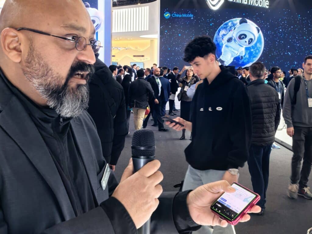 Motorola на MWC 2025: Как AI, умни тракери и сгъваеми екрани ще променят бъдещето на устройствата ни
